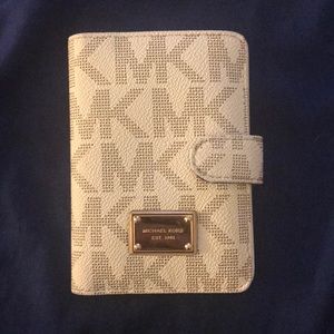 White Michael Kors wallet